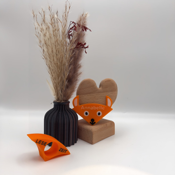 Lesefuchs und Seitenhalter Mia im Duo